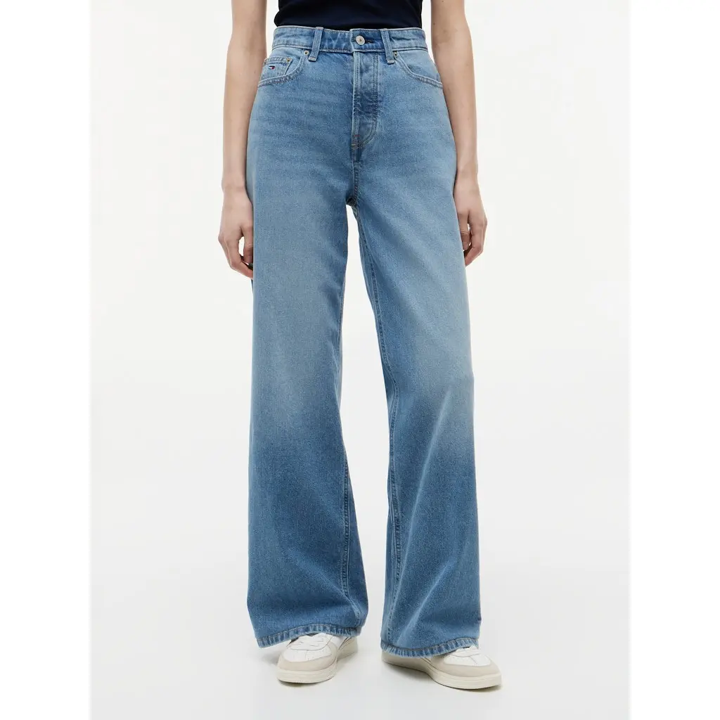 Tommy-Jeans_naisten-levealahkeiset-korkeavyotaroiset-farkut
