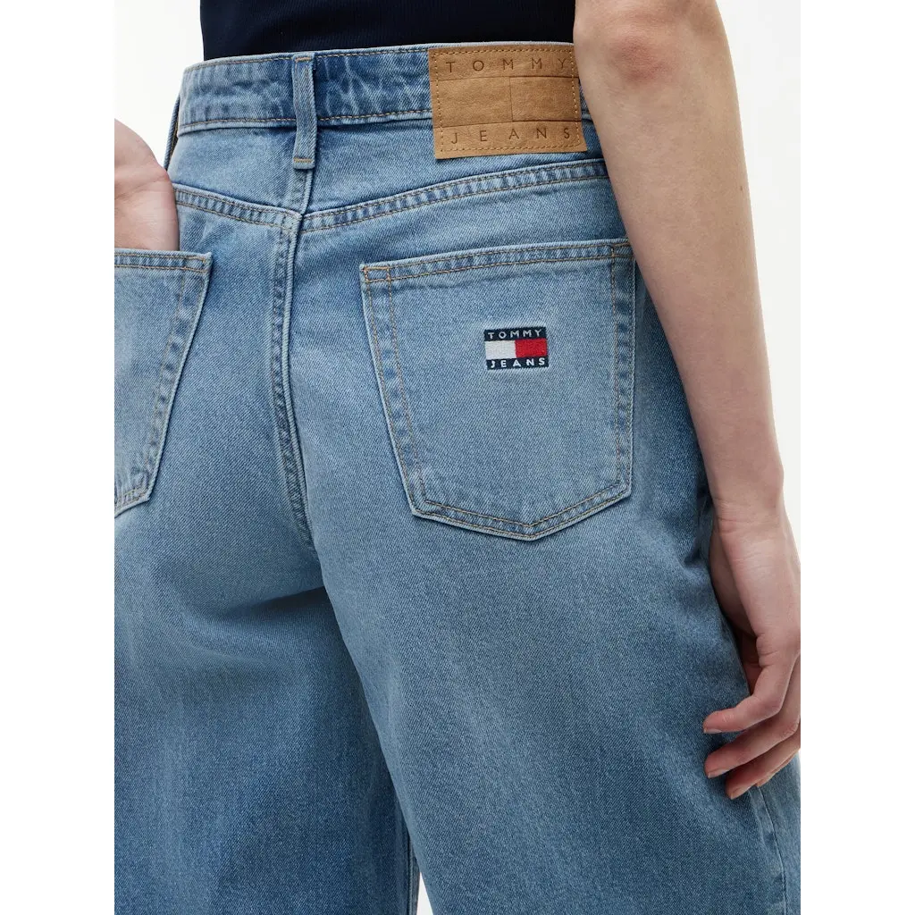 Tommy-Jeans_naisten-levealahkeiset-korkeavyotaroiset-farkut