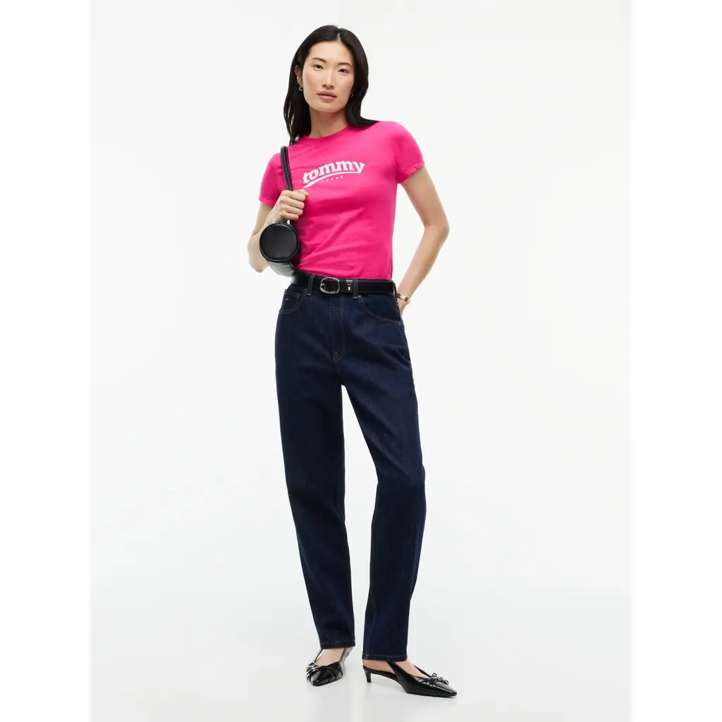 Tommy-Jeans_naisten-pinkki-t-paita-logolla
