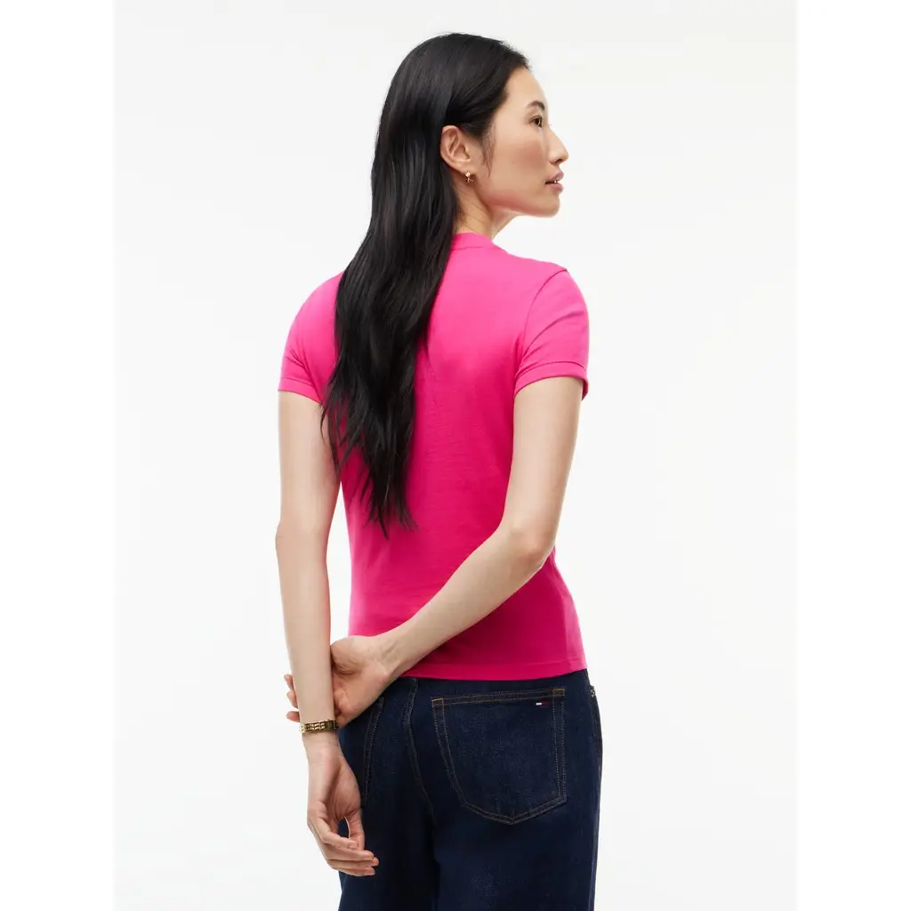Tommy-Jeans_naisten-pinkki-t-paita-logolla