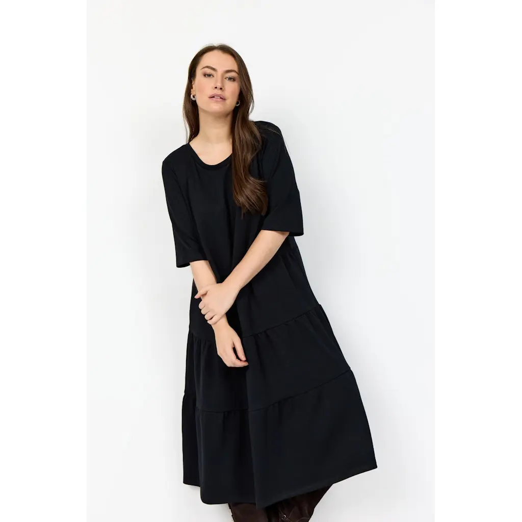 wasabiconcept_naisten-pluskoon-musta-jerseymekko