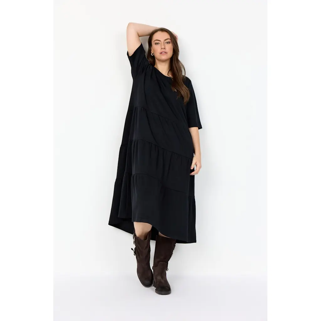wasabiconcept_naisten-pluskoon-musta-jerseymekko