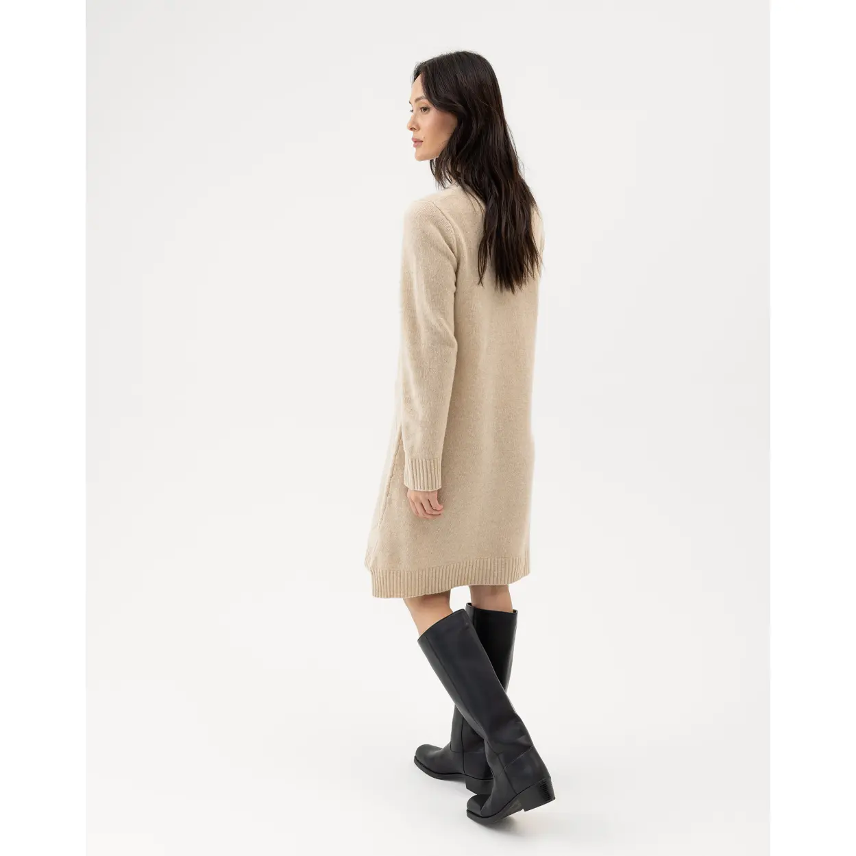 Holebrook_Carro-beige-villaneulemekko-kirjailulla-etuosalla