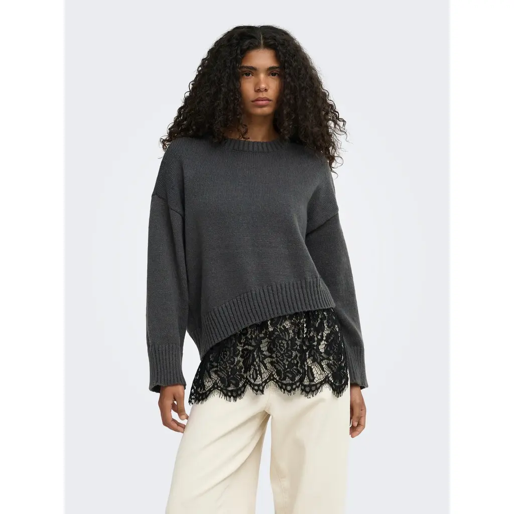 ONLY-harmaa-naisten-neule-mustalla-pitsihelmalla_15382505