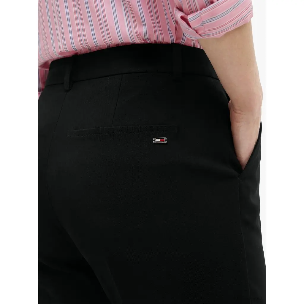 Tommy-Hilfiger-naisten-mustat-kevyesti-bootcutlahkeiset-normaalivyotraoiset-housut