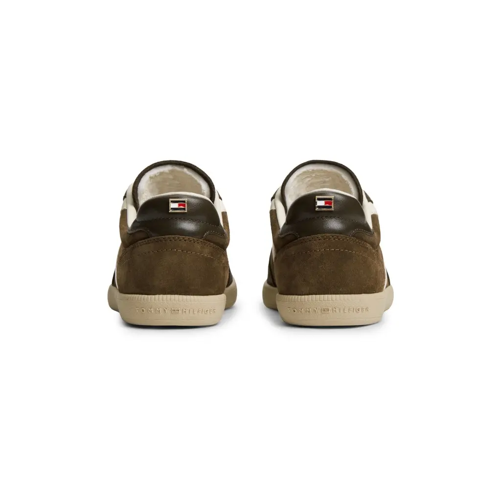 Tommy-Hilfiger-naisten-ruskeat-mokkanahkaiset-tennarit
