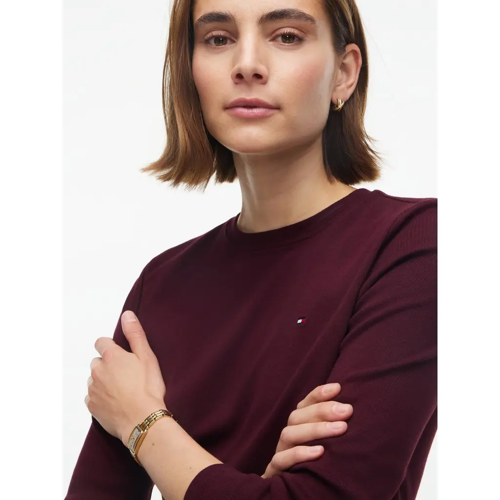 Tommy-Hilfiger-naisten-viininpunainen-pitkahihainen-yksivarinen-logo-trikoopaita