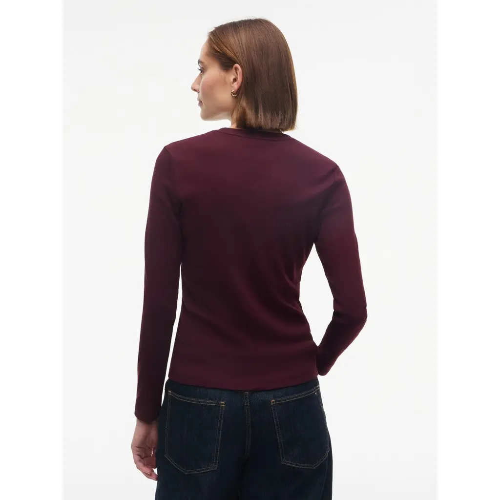 Tommy-Hilfiger-naisten-viininpunainen-pitkahihainen-yksivarinen-logo-trikoopaita