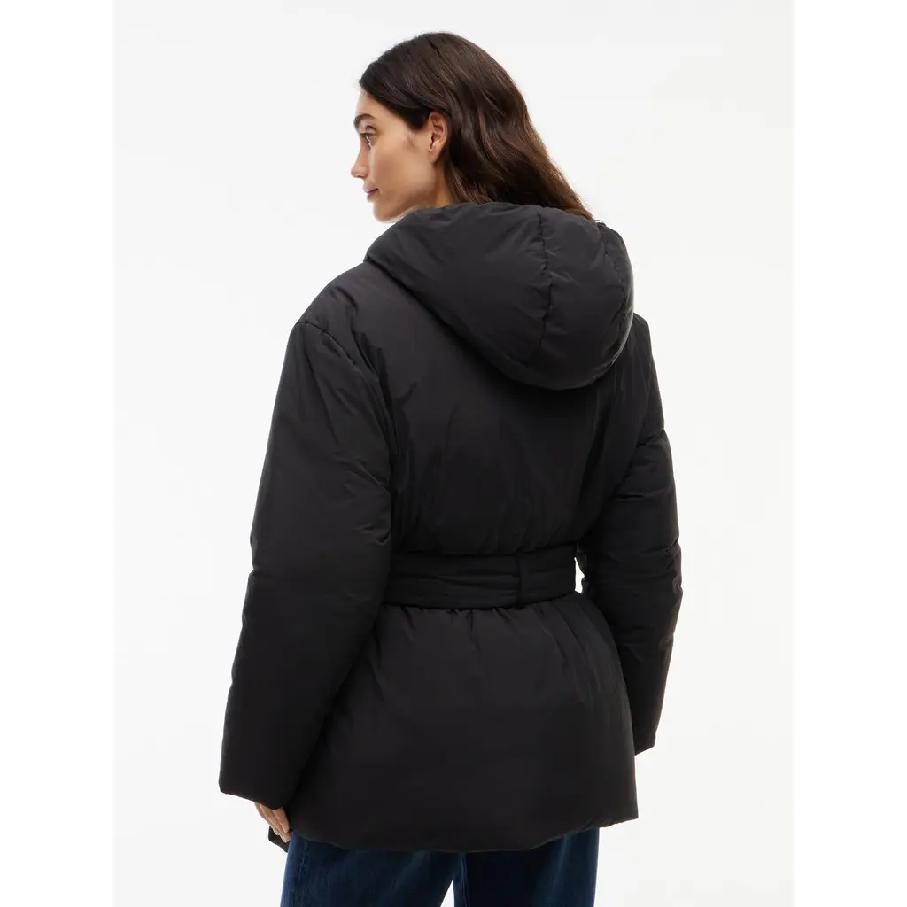 Tommy-Jeans-naisten-musta-muhkea-hupullinen-toppatakki-vetoketjukiinnityksella