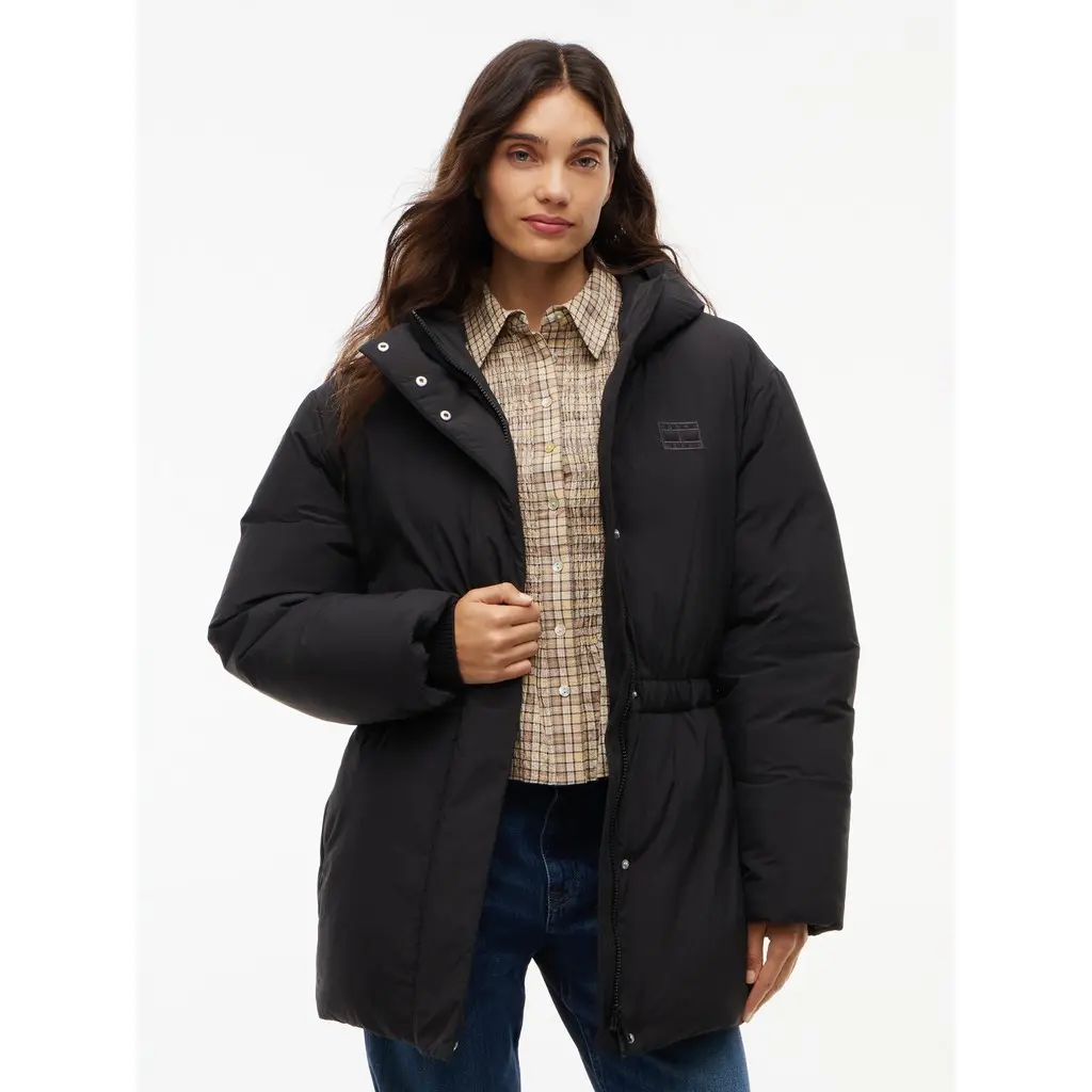 Tommy-Jeans-naisten-musta-muhkea-hupullinen-toppatakki-vetoketjukiinnityksella