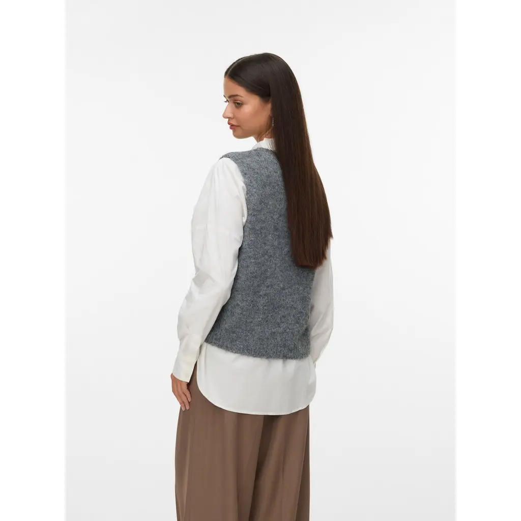 VERO-MODA-naisten-harmaa-nappineuleliivi