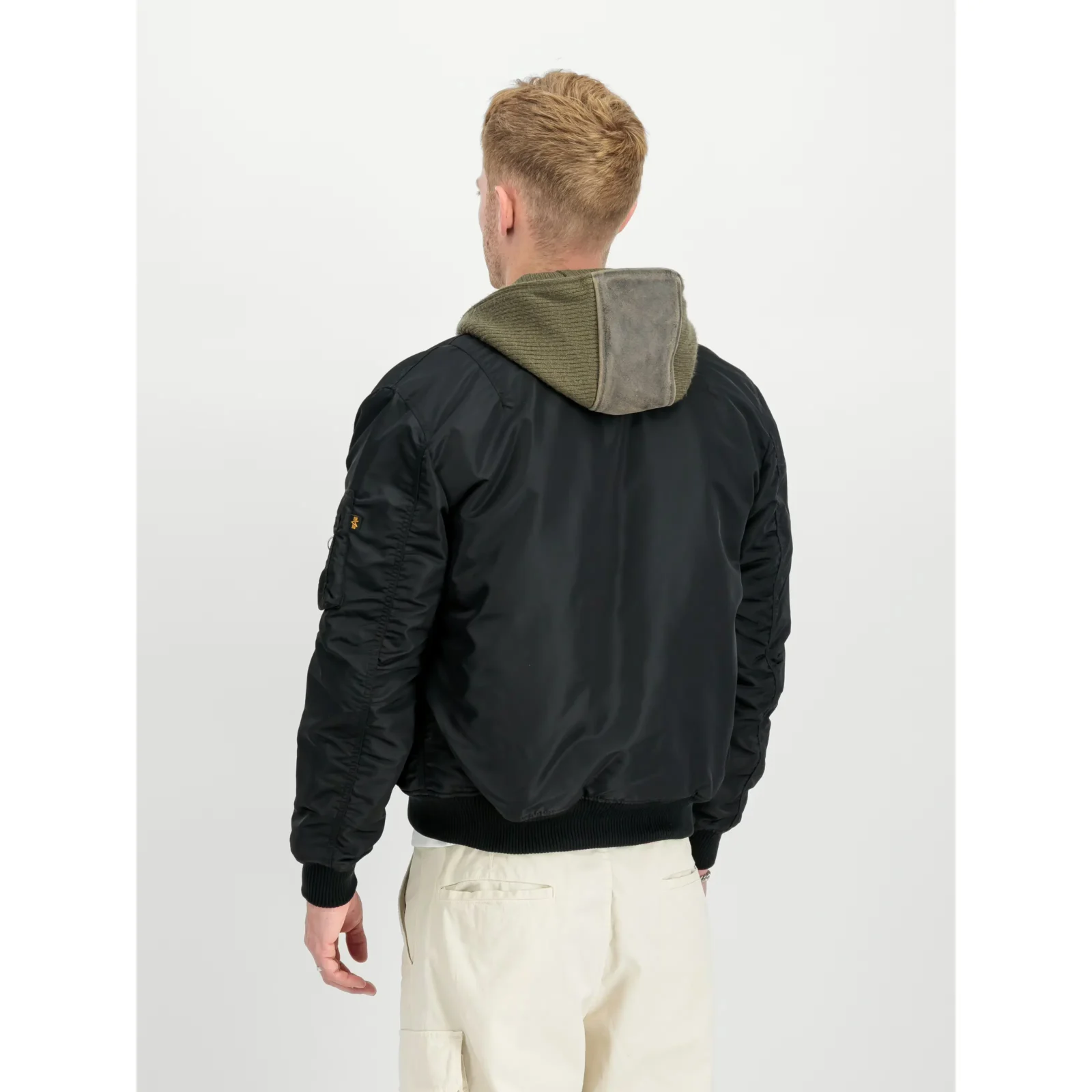 Alpha-Industries-miesten-musta-bomberitakki
