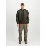 Alpha-Industries-miesten-vihrean-varinen-kevyesti-topattu-bomberitakki