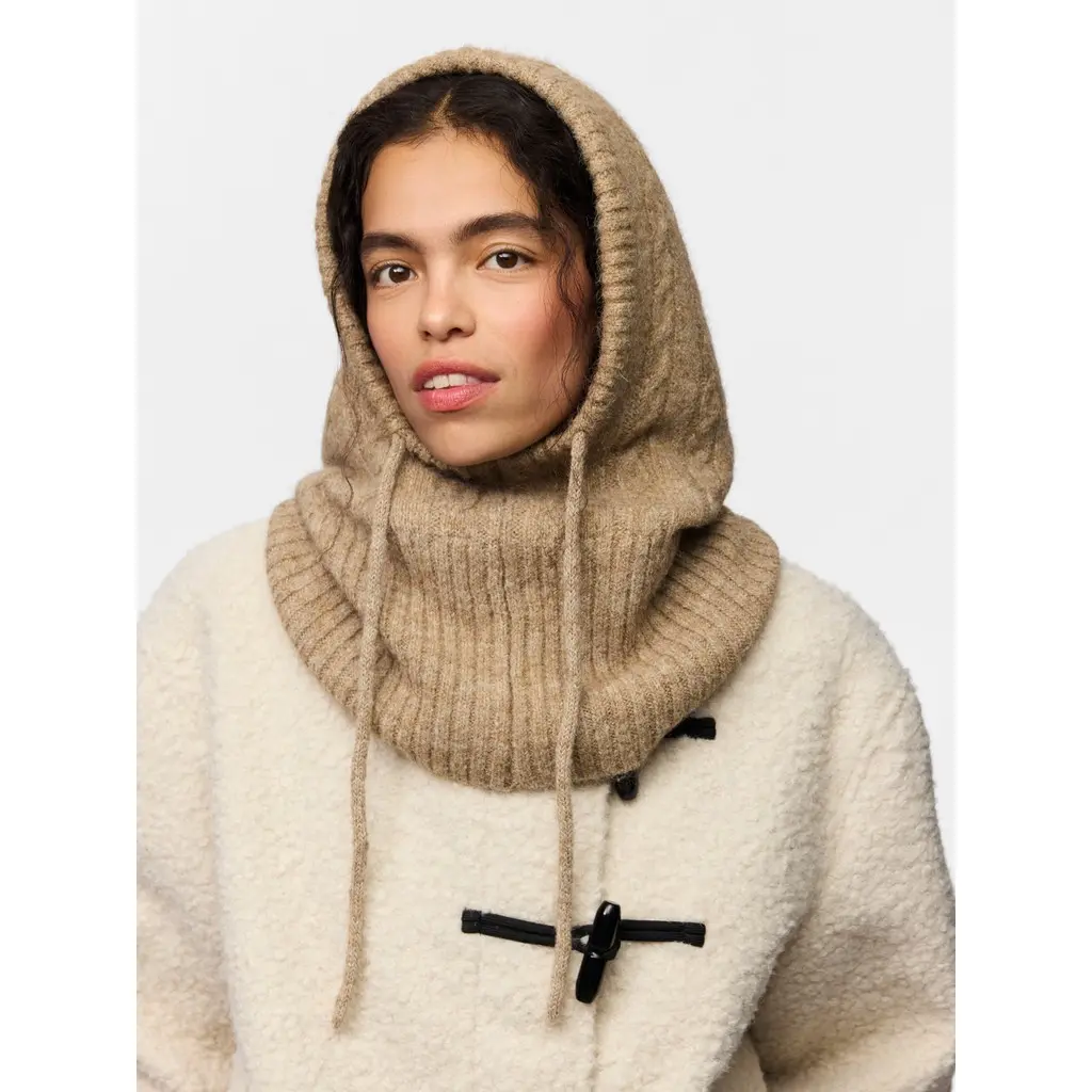 PIECES-beige-lammin-neulehuppu-balaclava