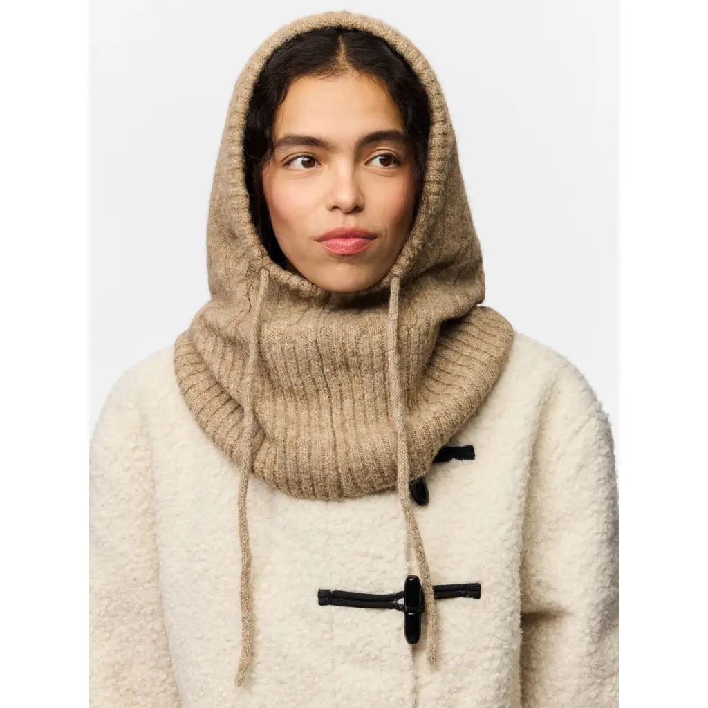 PIECES-beige-lammin-neulehuppu-balaclava