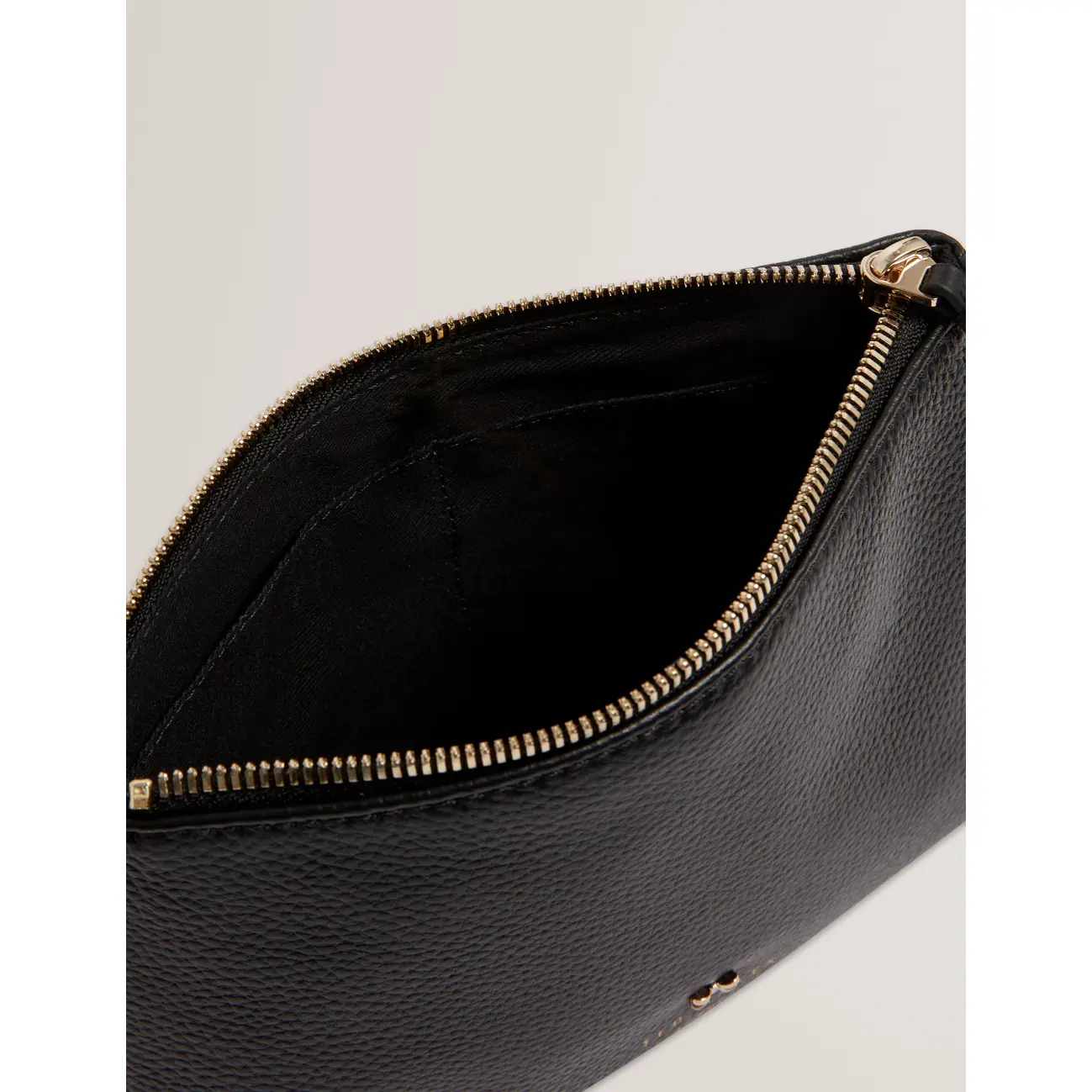 Ted-Baker-musta-meikkilaukku-S285630
