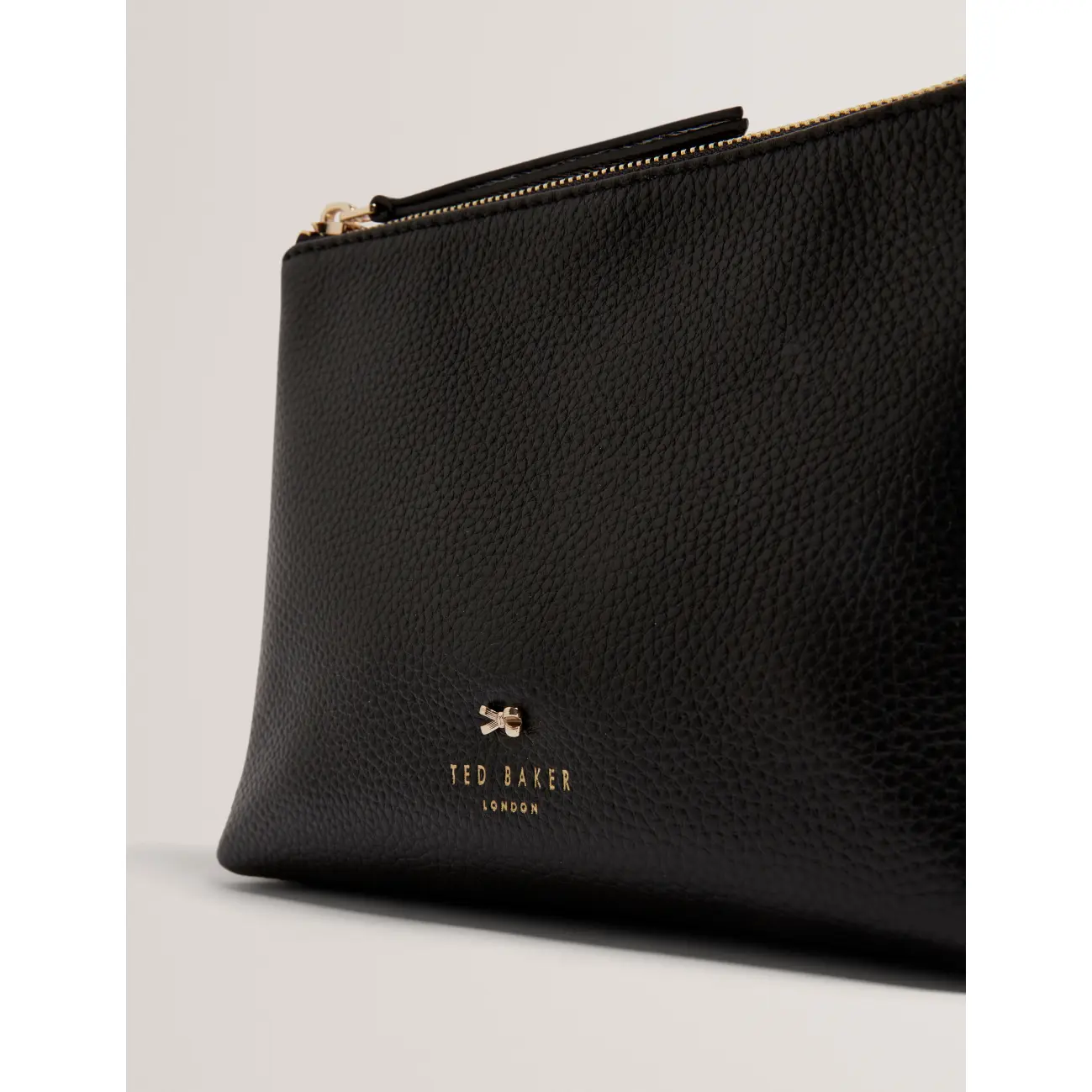 Ted-Baker-musta-meikkilaukku-S285630