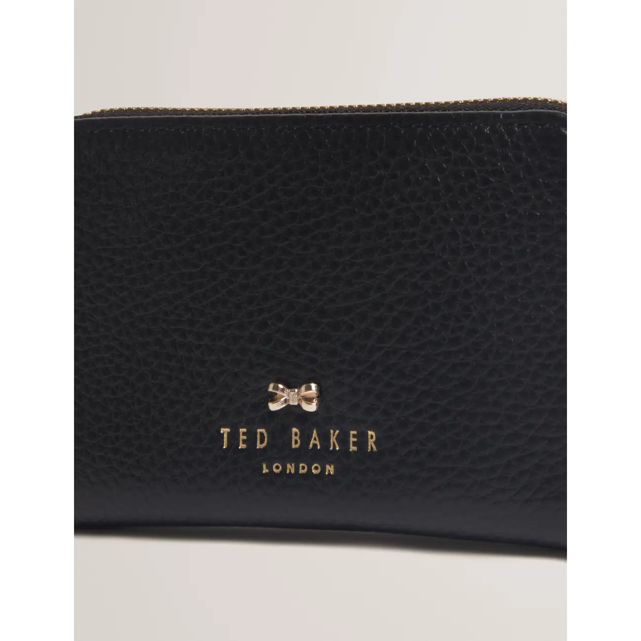 Ted-Baker-nahkainen-pieni-lompakko-rusettikoristeella