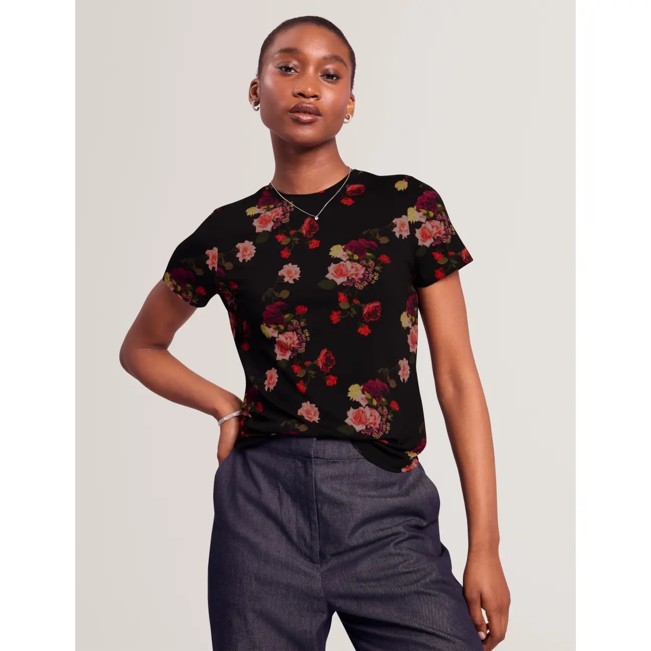 Ted-Baker-naisten-musta-ruusukuvioinen-t-paita