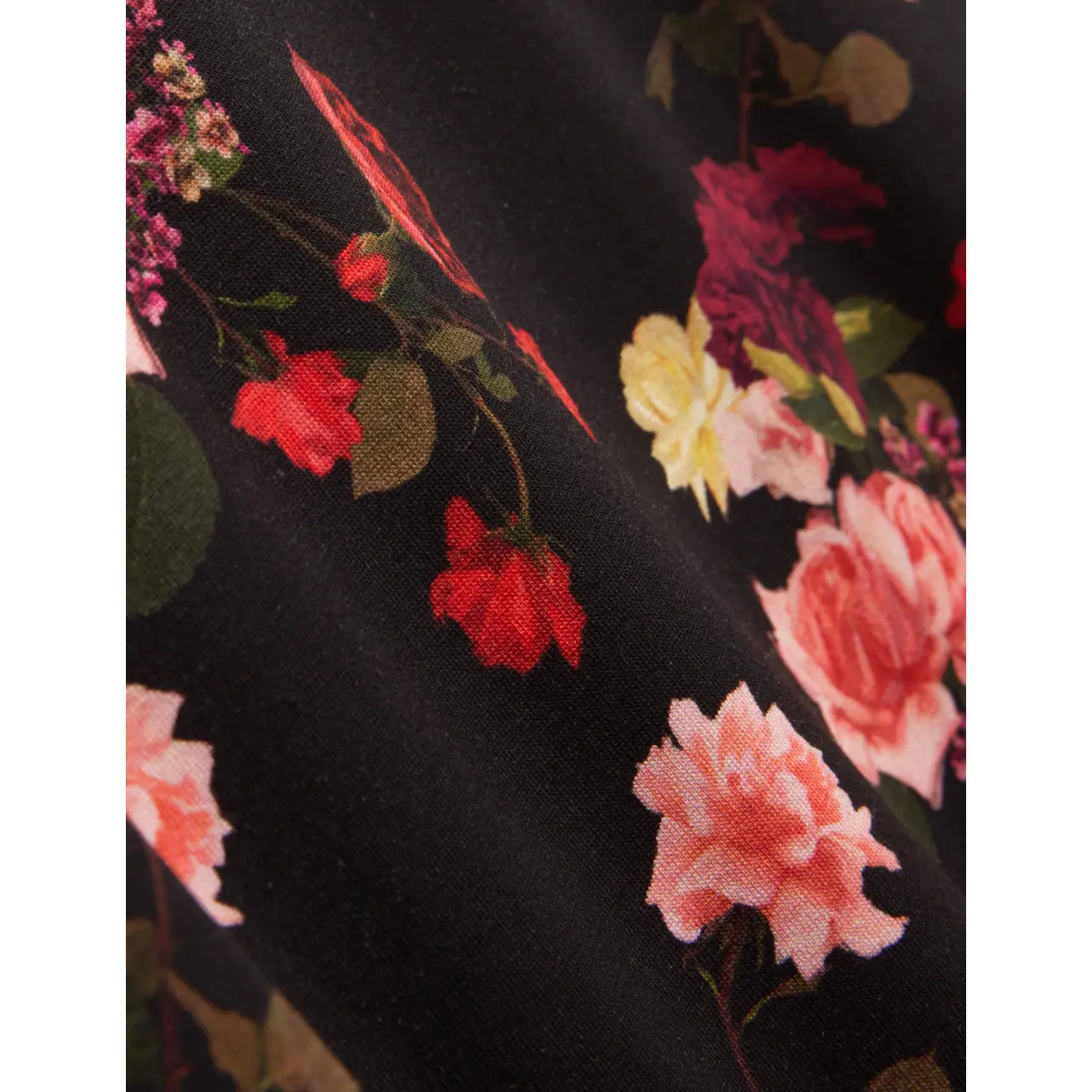 Ted-Baker-naisten-musta-ruusukuvioinen-t-paita