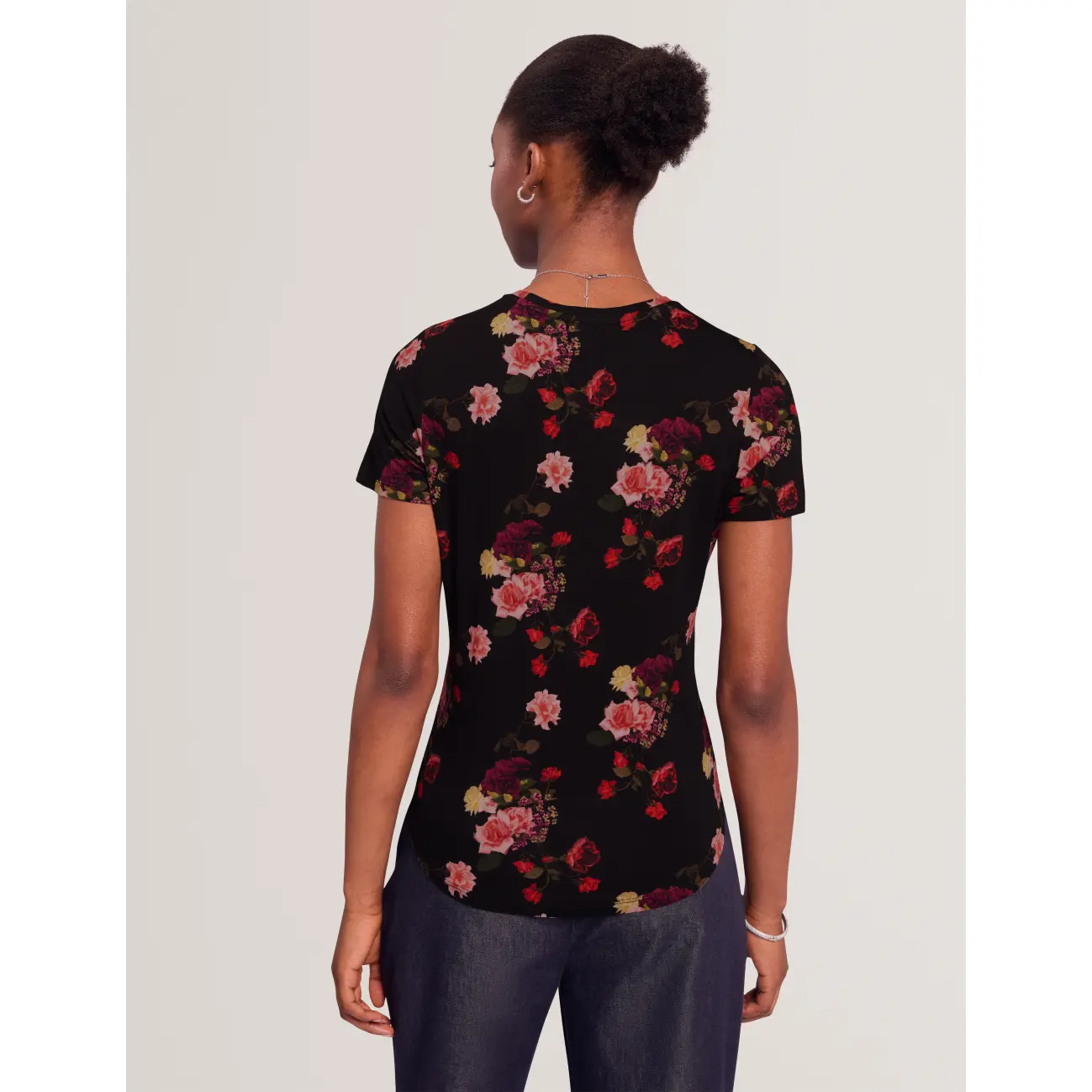 Ted-Baker-naisten-musta-ruusukuvioinen-t-paita