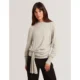 Ted-Baker-naisten-vaaleanharmaa-neulepusero-kauniilla-solkiyksityiskohdalla-S285660