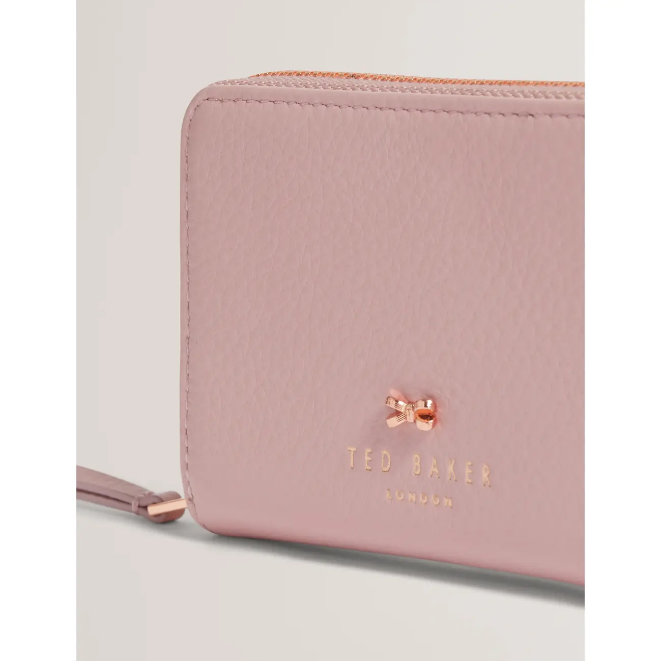 Ted-Baker-vaaleanpunainen-pieni-lompakko-rusettikoristeella