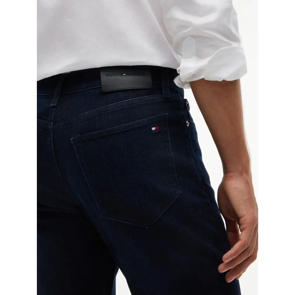 Tommy-Hilfiger-miesten-tummansiniset-tasaisen-variset-siistit-farkut