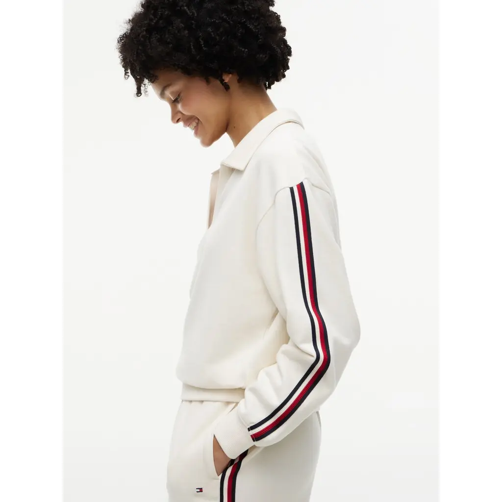 Tommy-Hilfiger-naisten-luonnonvalkoinen-collegepaita-kauluksilla-ja-kontrastiraita-hihoilla