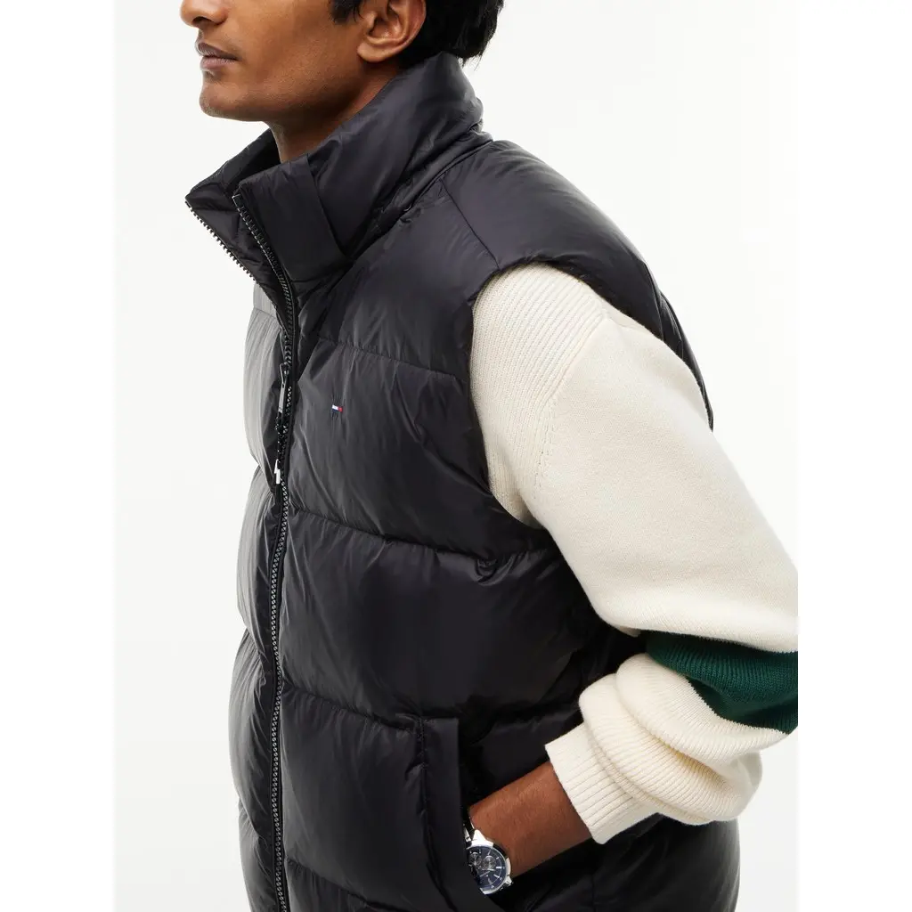 Tommy-Jeans-miesten-musta-lyhyt-toppalivii
