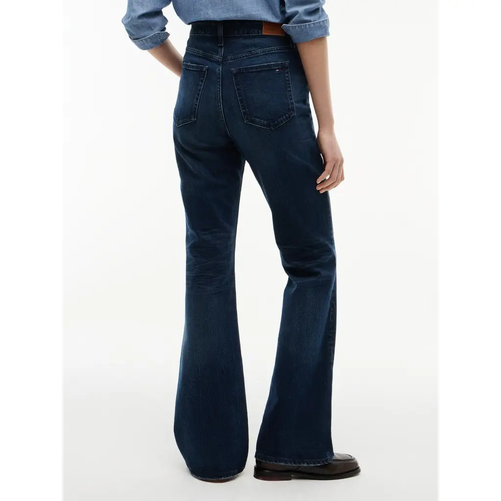 Tommy-Jeans-tummansiniset-naisten-korkeavyotaroiset-bootcutfarkut