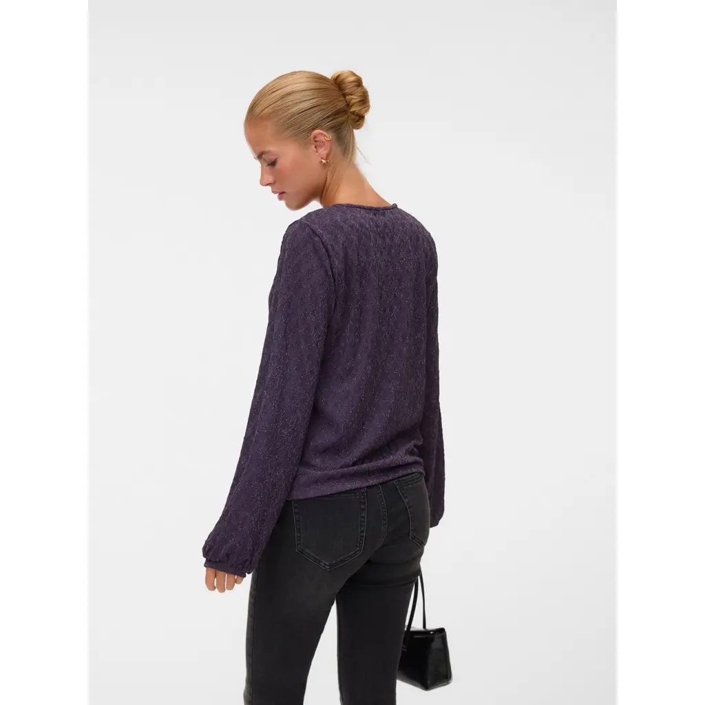 VERO-MODA-lila-naisten-kimallepaita-trikookankaasta-pitkalla-hihalla