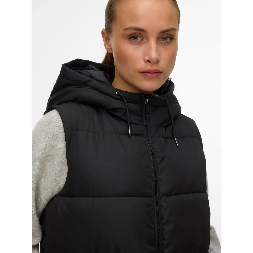 VERO-MODA-naisten-musta-toppaliivi-hupulla-ja-polvimittaisella-helmalla