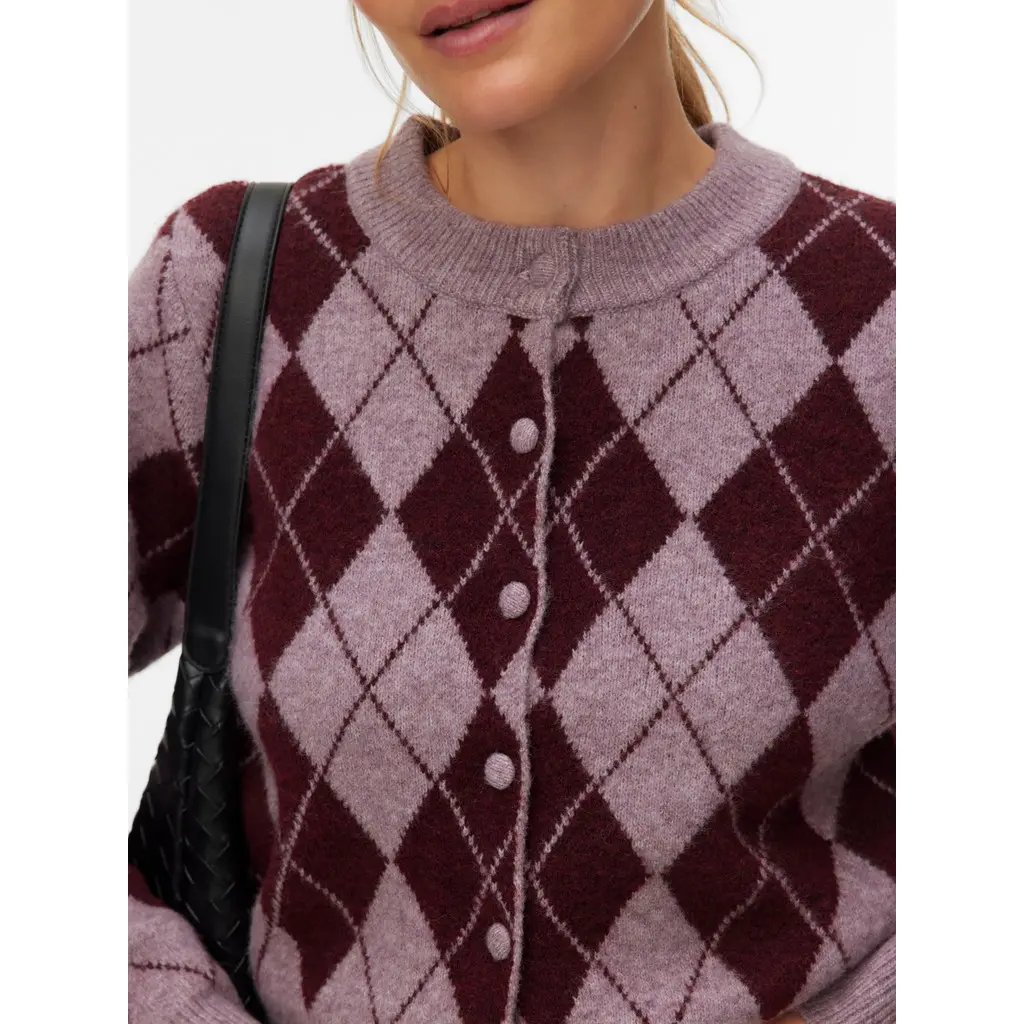 VERO-MODA-viininpunainen-ruudullinen-nappineuletakki