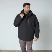 All-Size_ACC_North-Latitude-miesten-musta-vettapitava-toppatakki-pluskooss-miehille