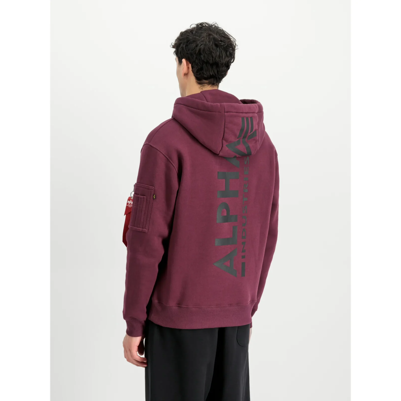 Alpha-Industries-miesten-viinipunainen-huppari-selkaprintilla