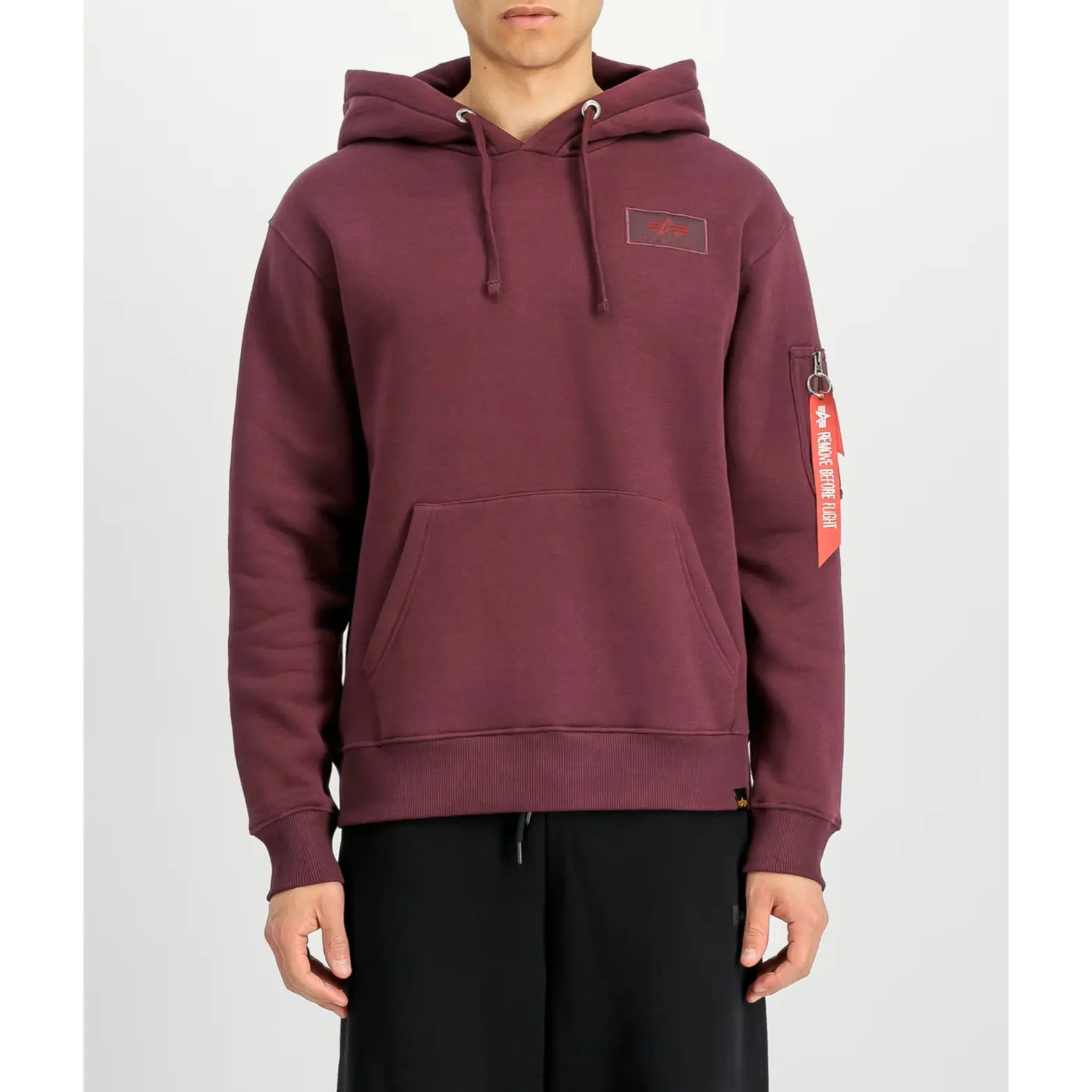 Alpha-Industries-miesten-viinipunainen-huppari-selkaprintilla