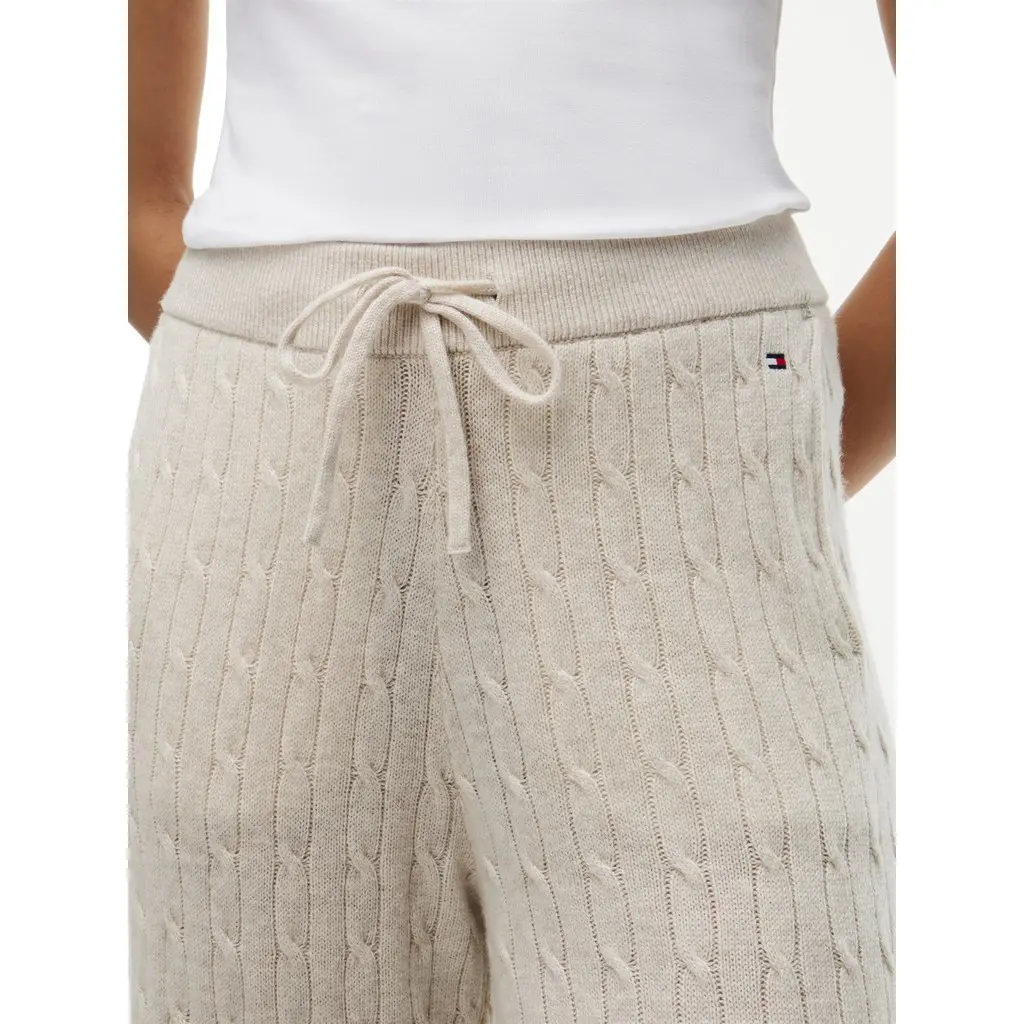 Tommy-Hilfiger-levealahkeiset-neulehousut-lettineuloksella-naisille