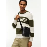 Tommy-Hilfiger-miesten-musta-pienikokoinen-reporter-laukku_