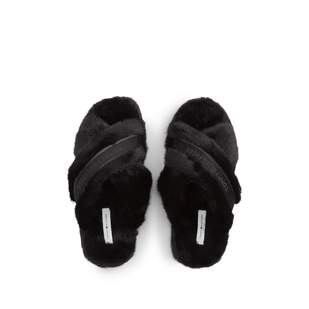Tommy-Hilfiger-mustat-pehmeat-keinokarvaiset-aamutossut-naisille