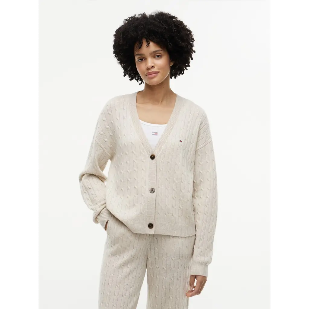 Tommy-Hilfiger-naisten-beige-lettineulottu-nappineuletakki-v-paantiella