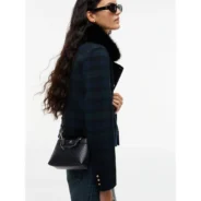 Tommy-Hilfiger-naisten-pieni-kohokuvioitu-keinonahkalaukku