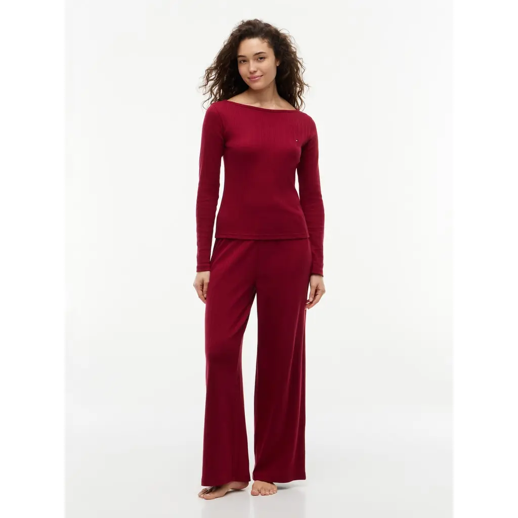 Tommy-Hilfiger-naisten-viininpunainen-pyjamasetti-lisaksi-scrunchie