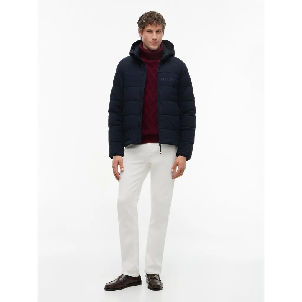 Tommy-Hilfiger-tummansininen-toppatakki-vetoketjukiinnityksella-ja-kiintealla-hupulla