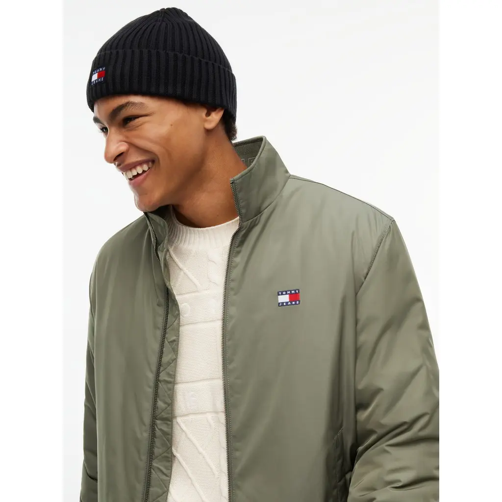 Tommy-Jeans-musta-neulepipo-logomerkilla